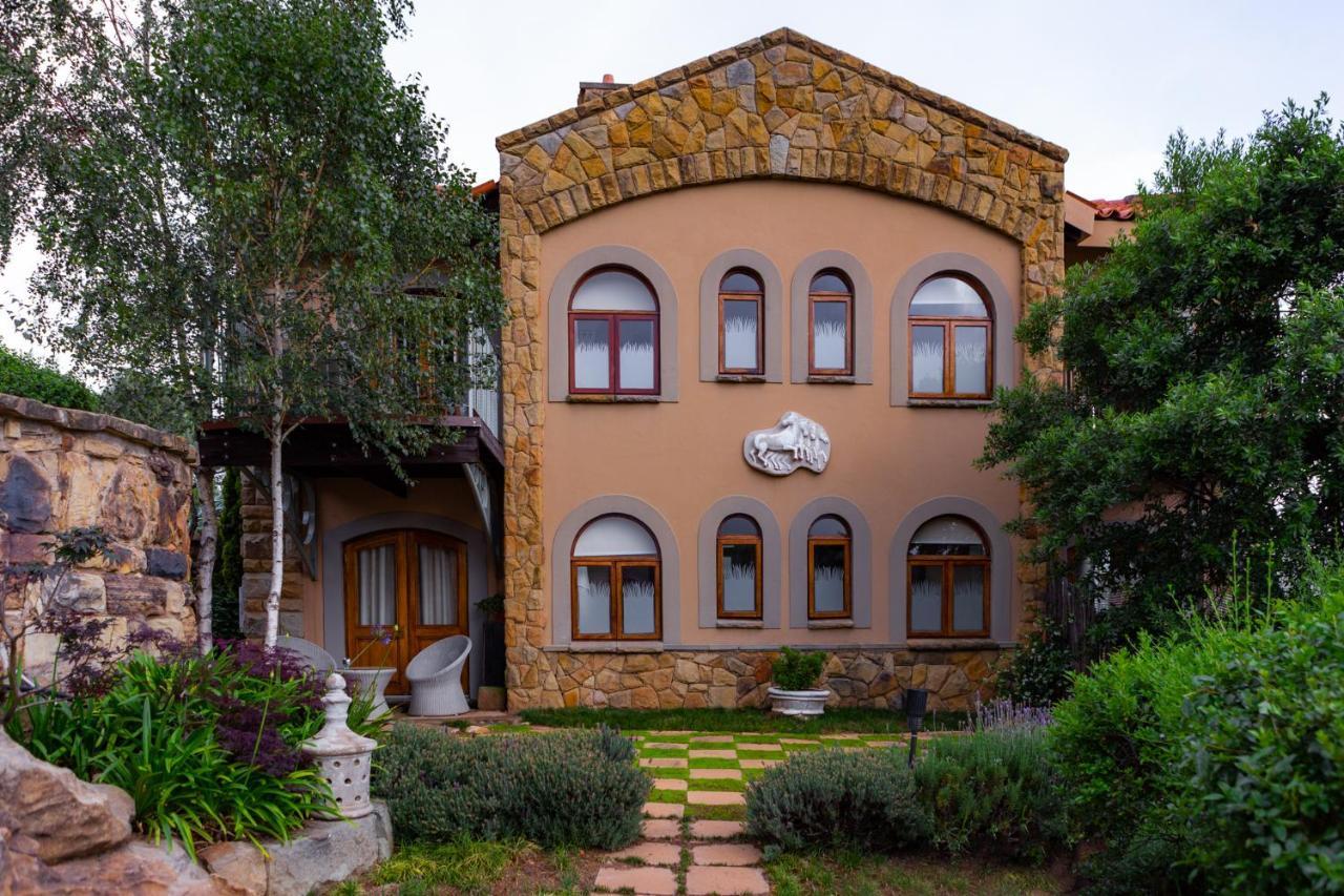 Wild Horses Lodge Harrismith Exterior foto